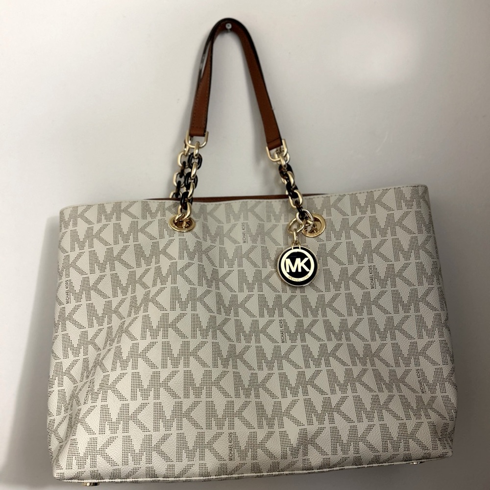Michael Kors large white tote back (Cynthia)